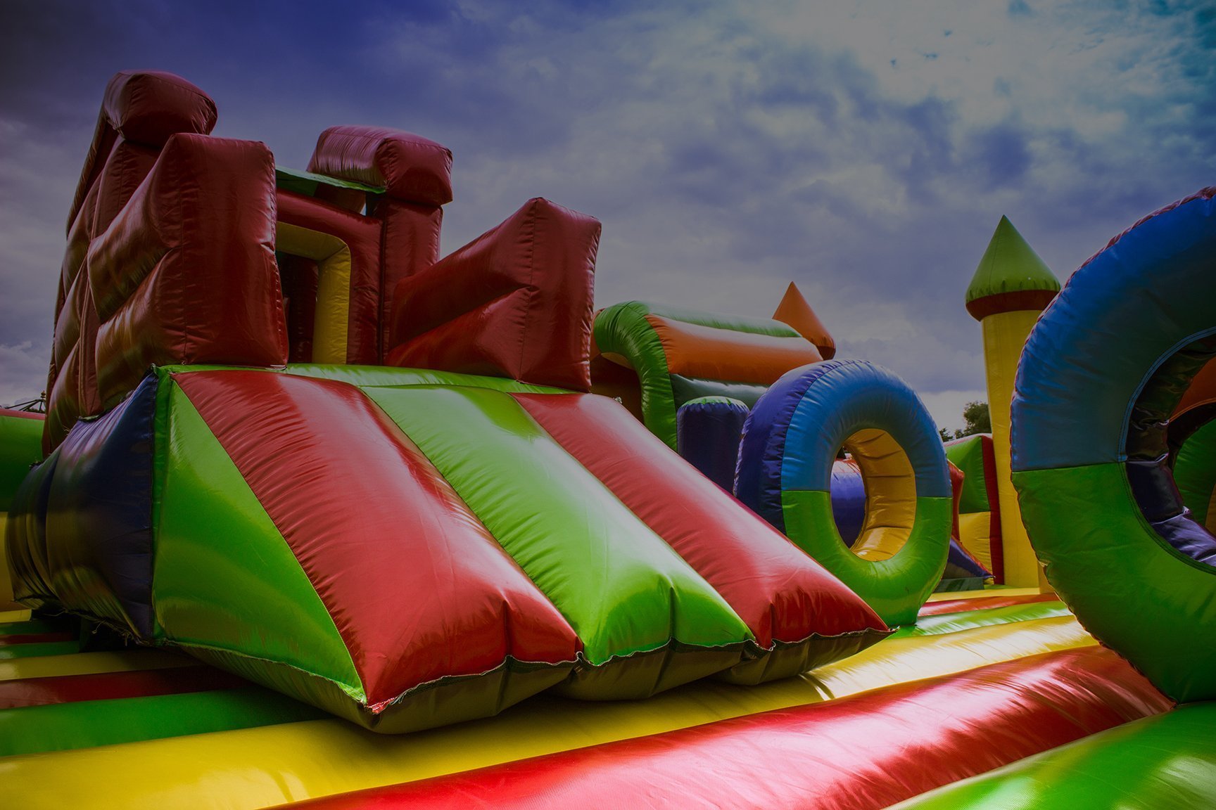 Discover the best inflatable rentals in Tulsa with Show It Off! Bounce houses, water slides, and more to make your event unforgettable.